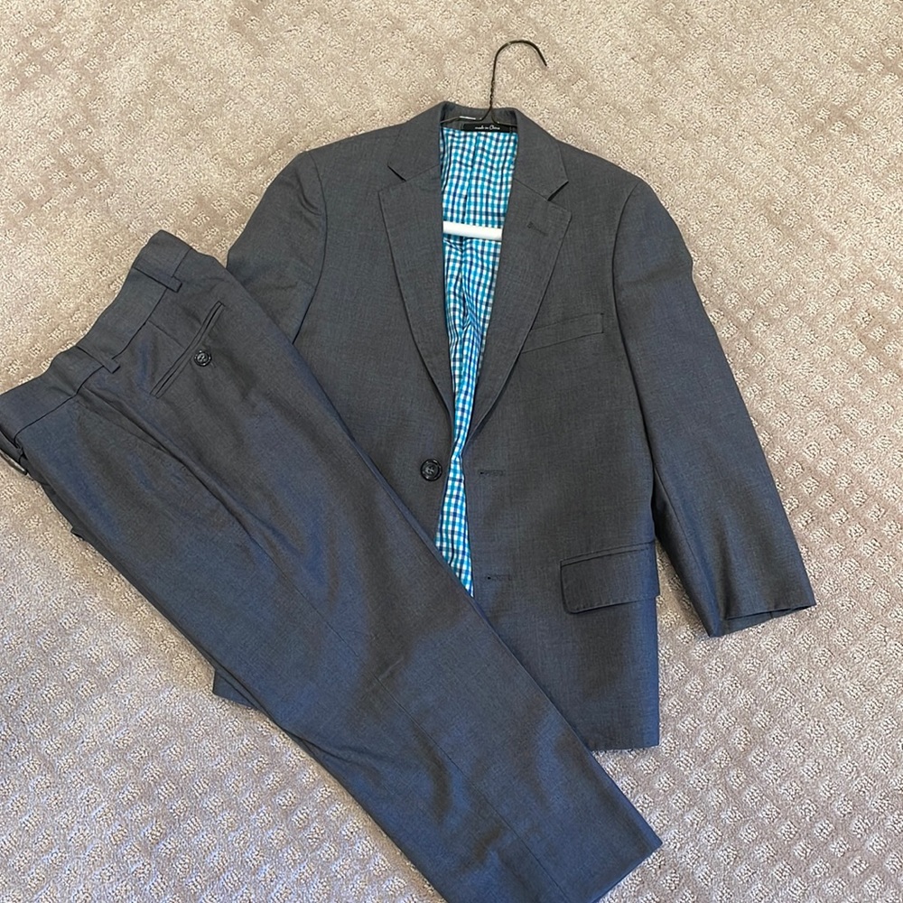 Boys grey suit, size 10 but runs small probably a size 8